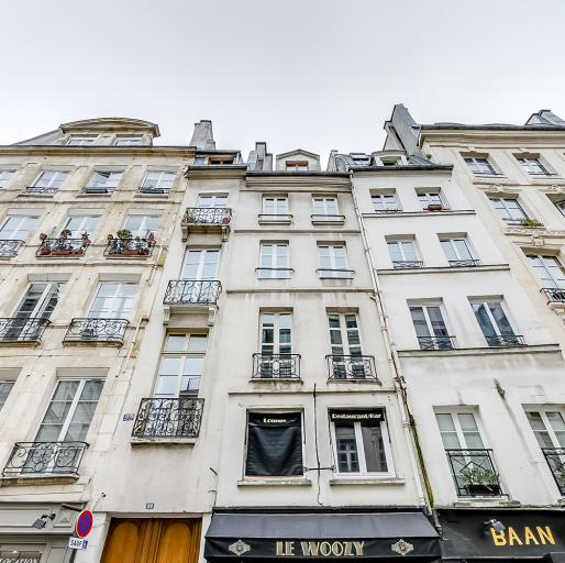 PARIS 1er Immeuble du 17ème siècle au cœur de Paris	